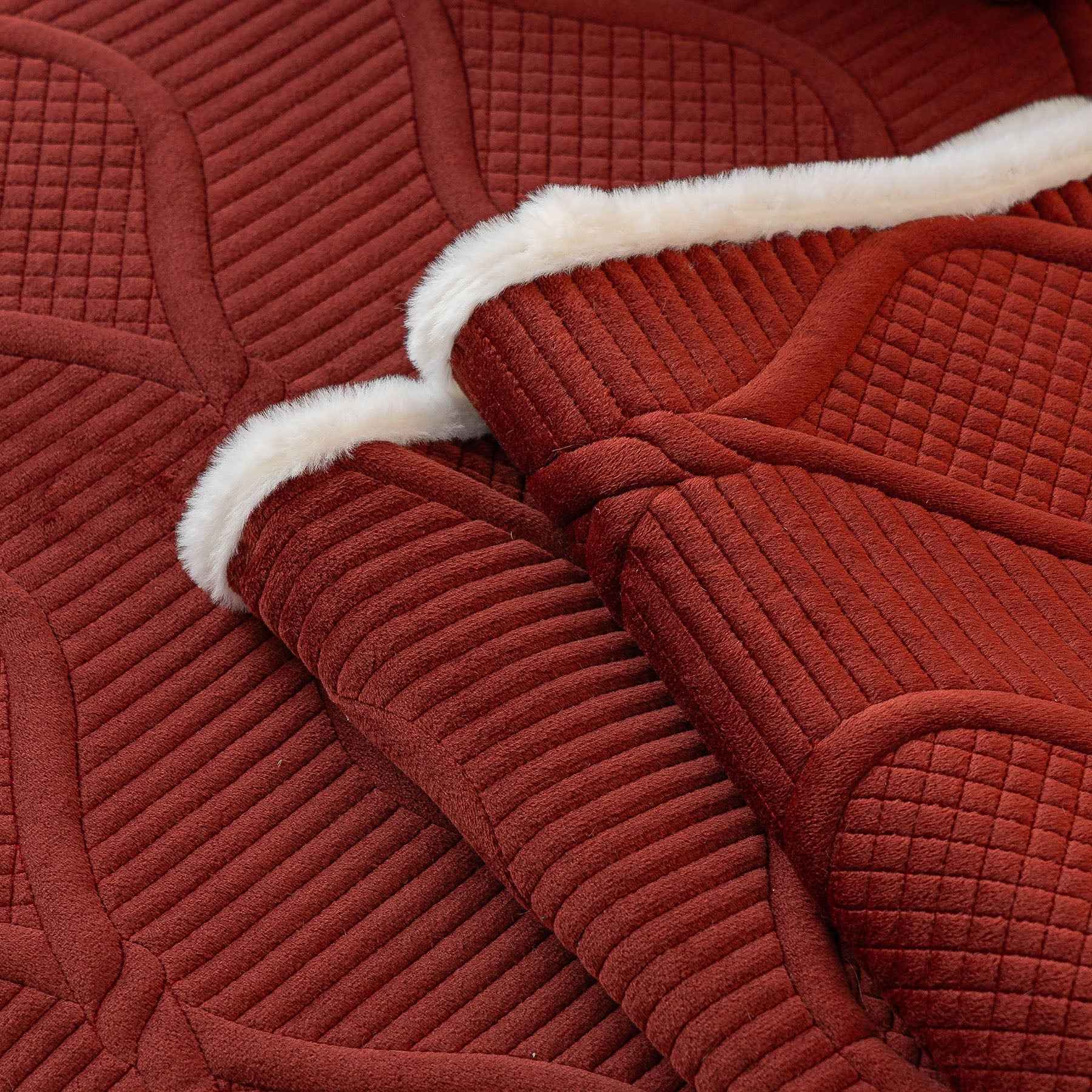 Thickened Crystal Velvet Sofa Cover, Non-Slip Quilted Couch Protector for Pets & Kids