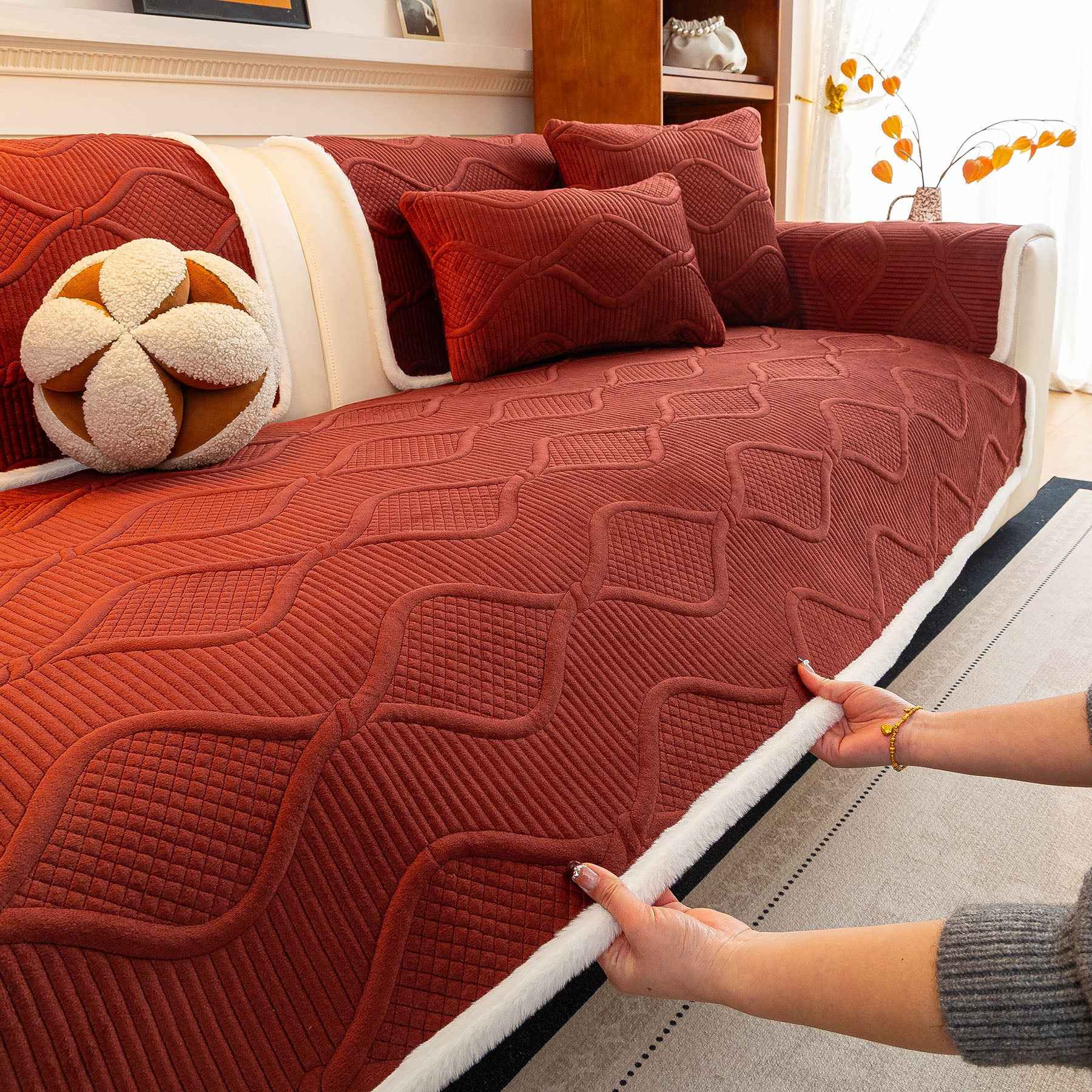 Thickened Crystal Velvet Sofa Cover, Non-Slip Quilted Couch Protector for Pets & Kids