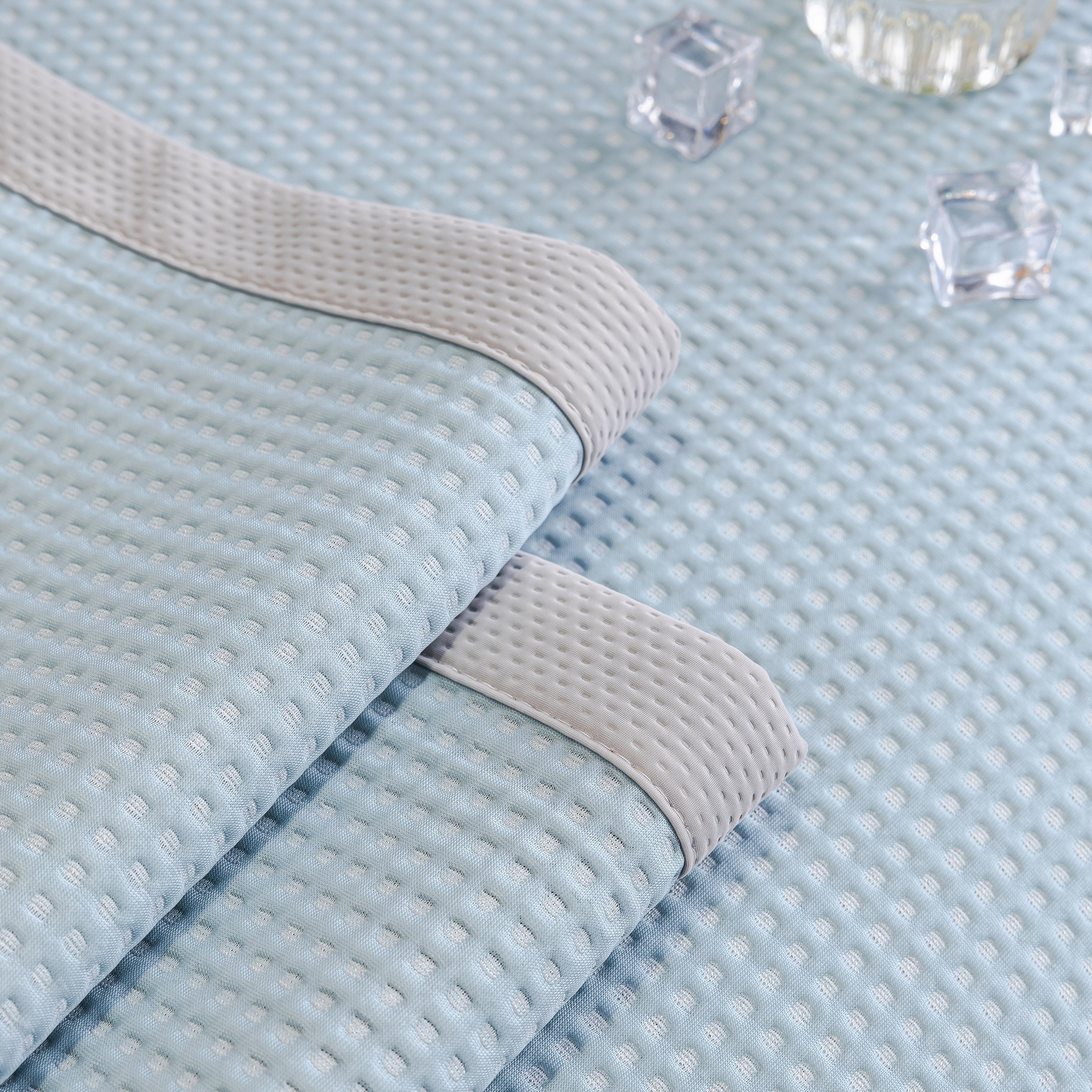 Non-Slip Cooling Breathable Couch Protector Towel, Lightweight Slipcover for Sofas