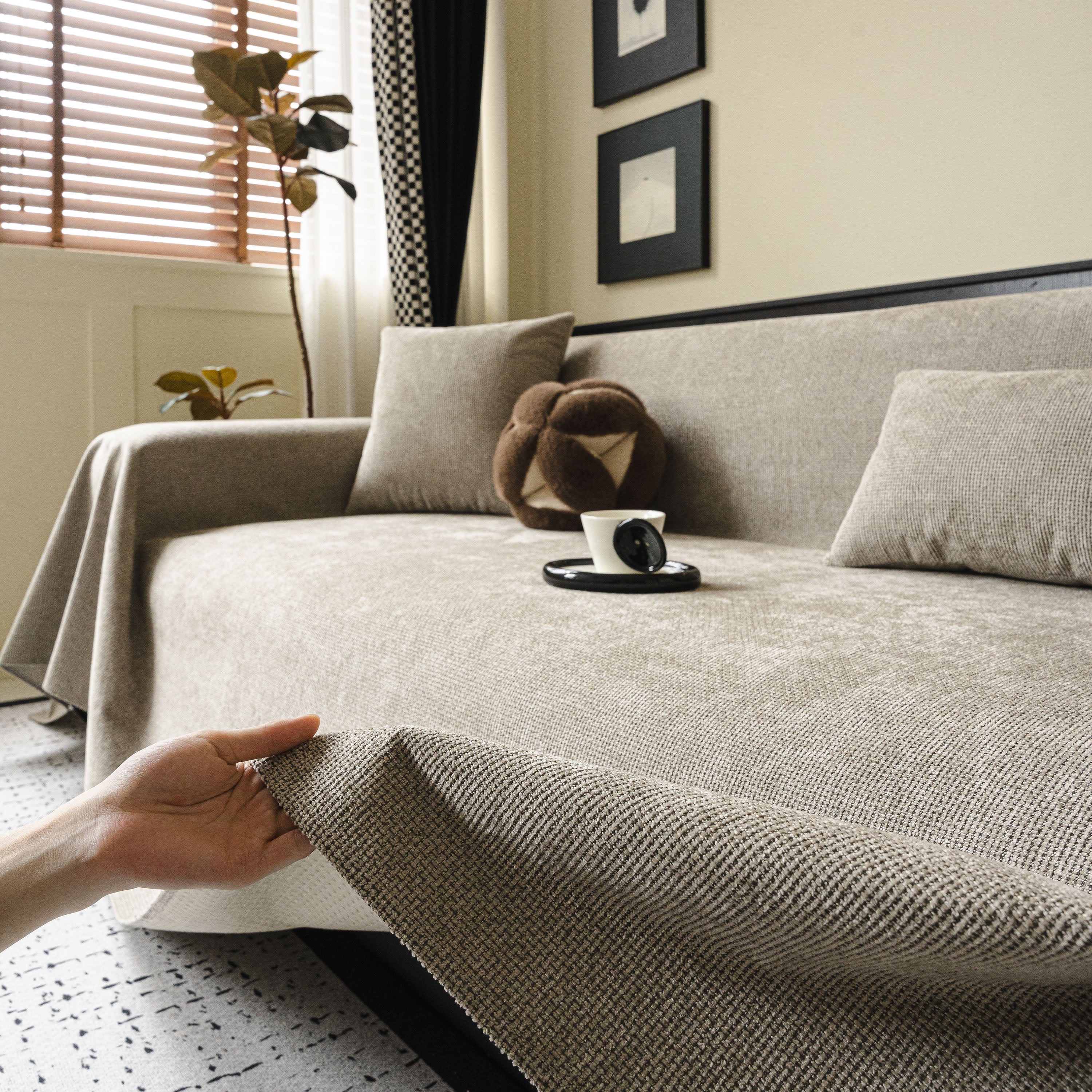 Waterproof Couch Throw Cover for Dogs, Non Slip Scratch Resistant Pet Couch Cover
