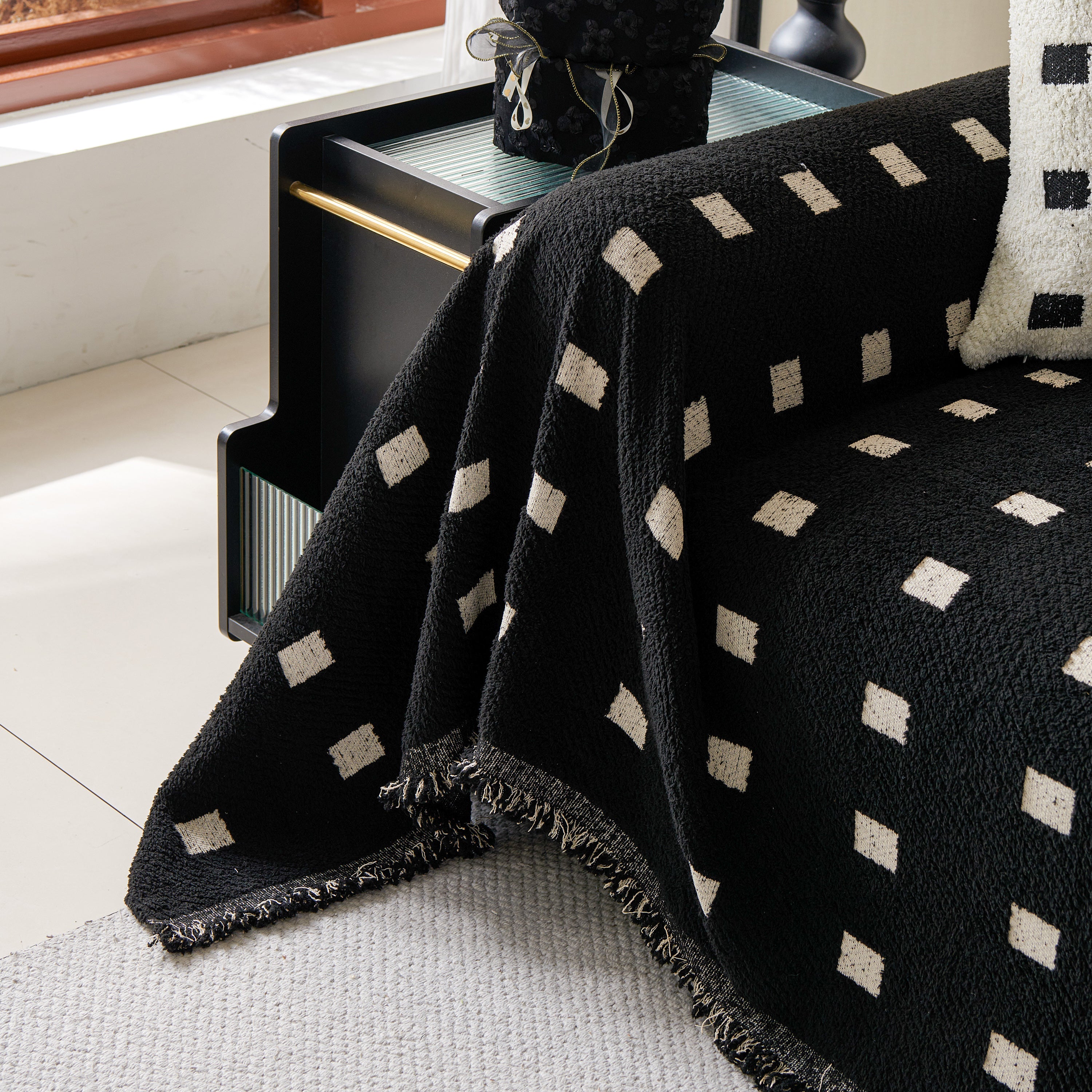 Sofa Throw Blanket with Woven Geometric Pattern & Tassels, Soft & Thick Couch Cover