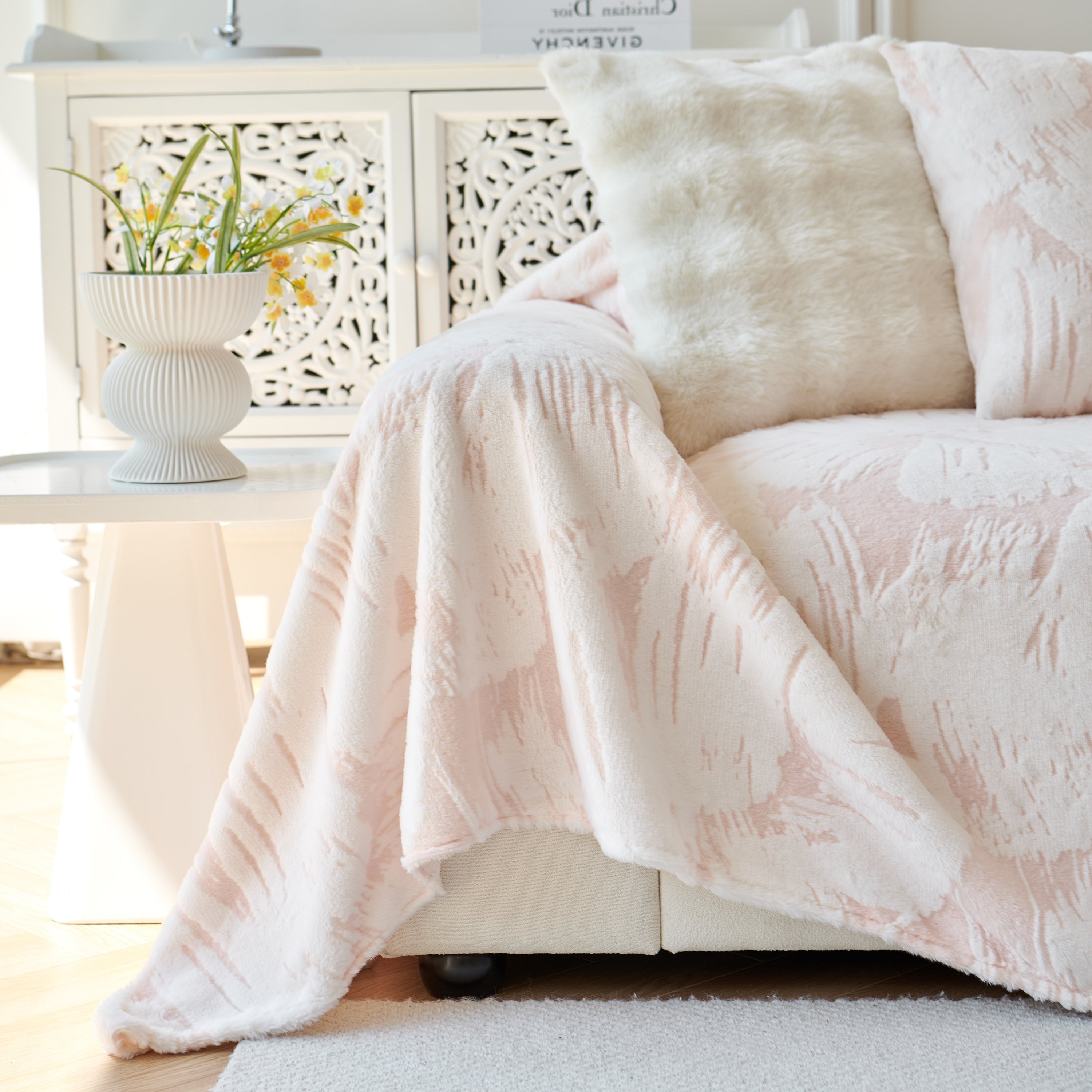 Plush Faux Fur Warm Sofa Cover with Waves Jacquard Textured Throw Blankets for Couch