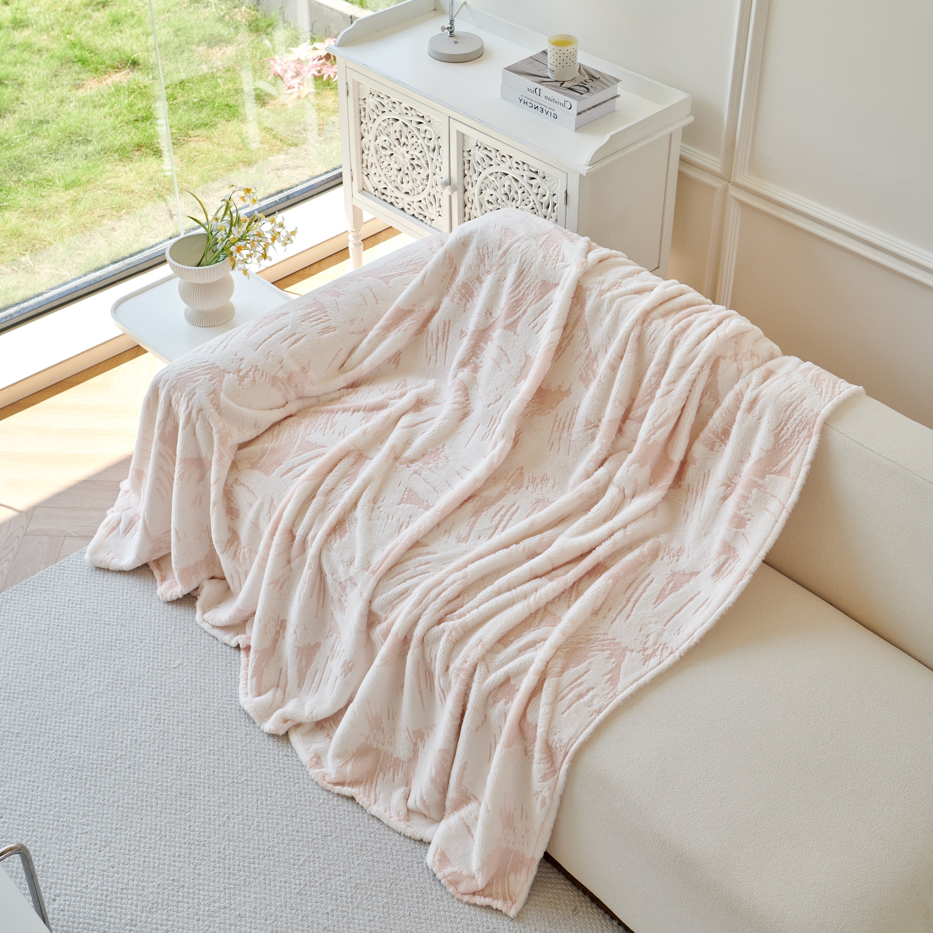 Plush Faux Fur Warm Sofa Cover with Waves Jacquard Textured Throw Blankets for Couch