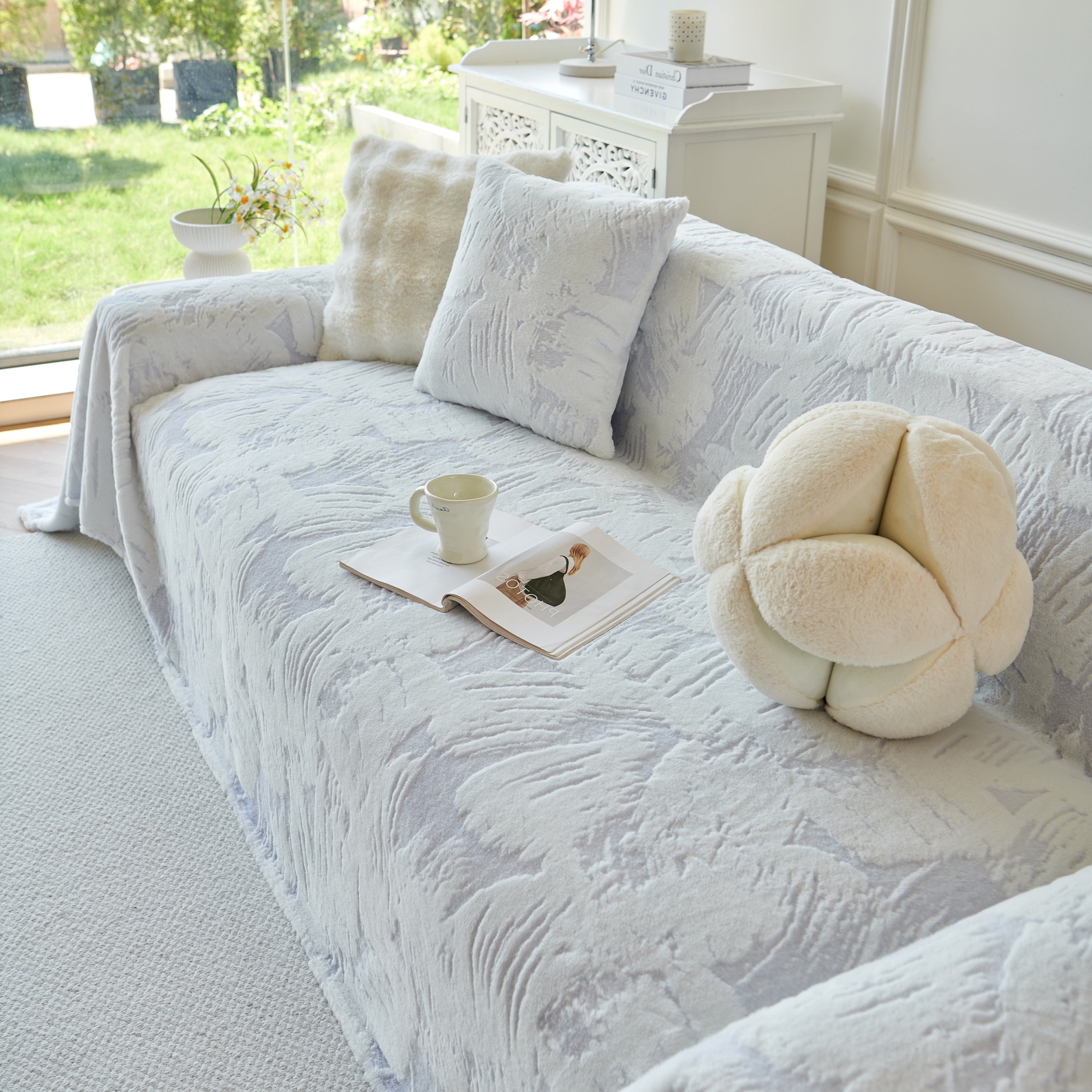 Plush Faux Fur Warm Sofa Cover with Waves Jacquard Textured Throw Blankets for Couch