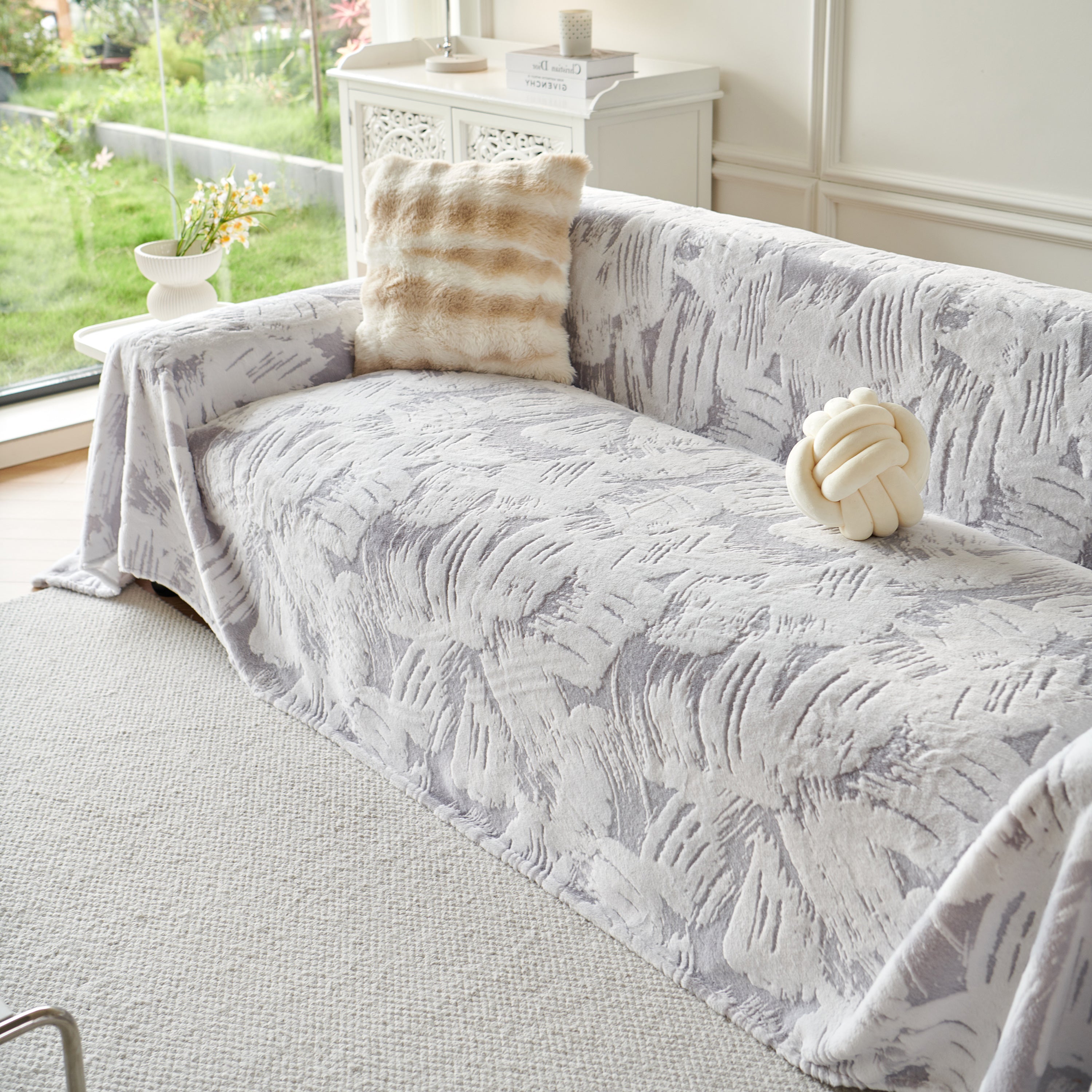Plush Faux Fur Warm Sofa Cover with Waves Jacquard Textured Throw Blankets for Couch