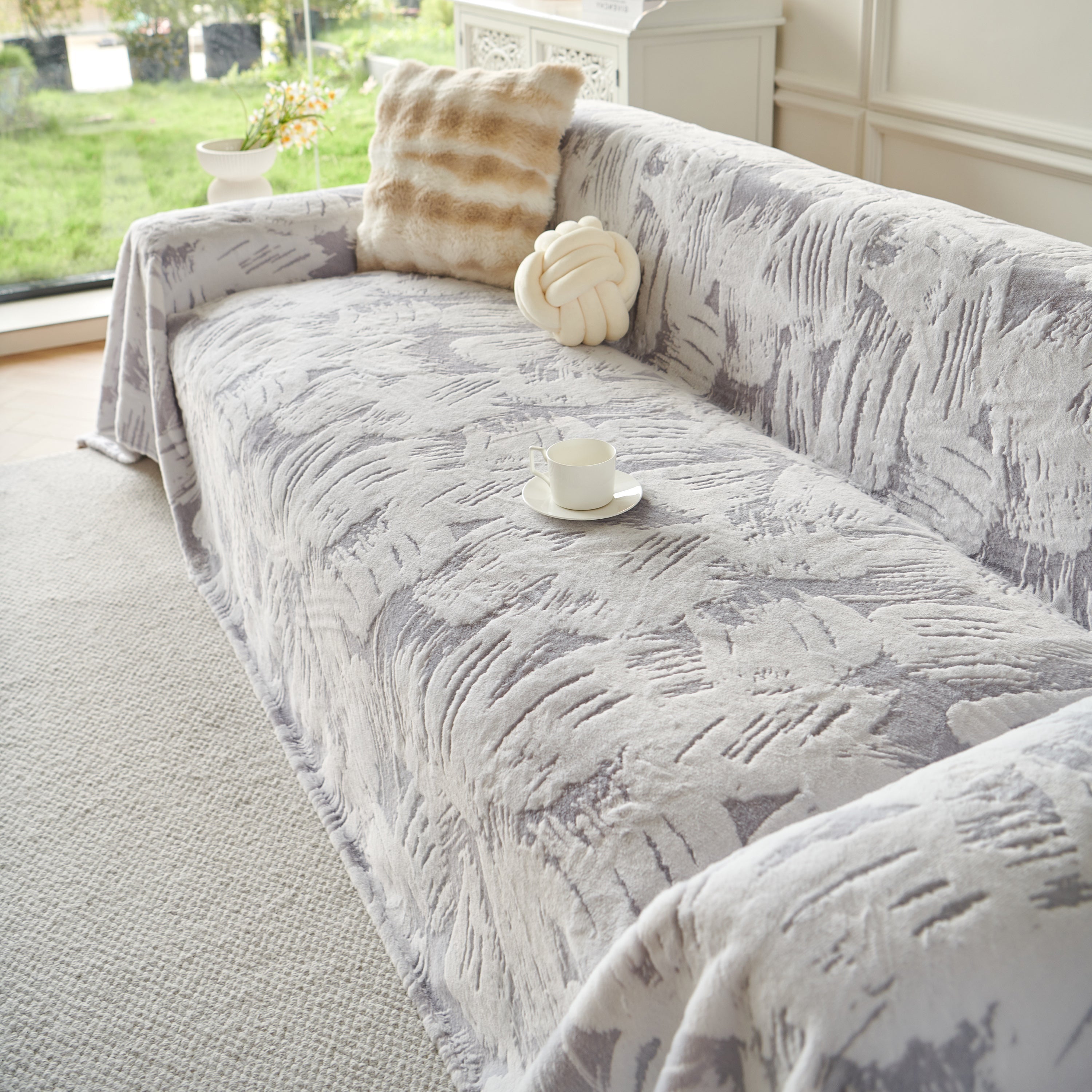 Plush Faux Fur Warm Sofa Cover with Waves Jacquard Textured Throw Blankets for Couch