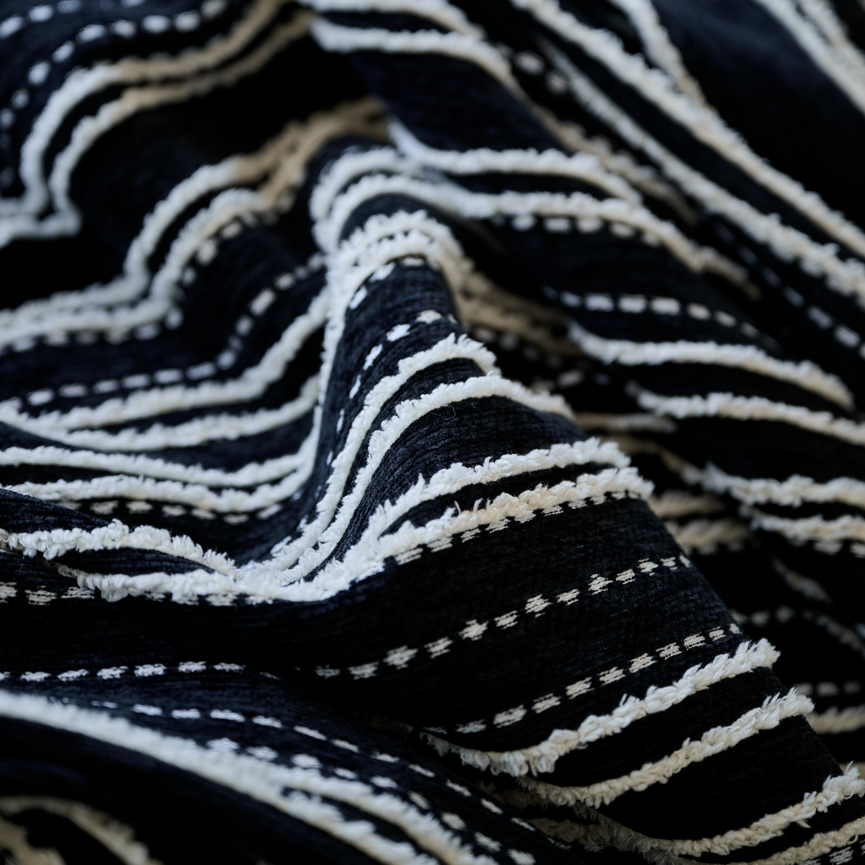 Vintage-Inspired Striped Blankets for Couch Covers Luxury Couch Throw Cover with Timeless Elegance