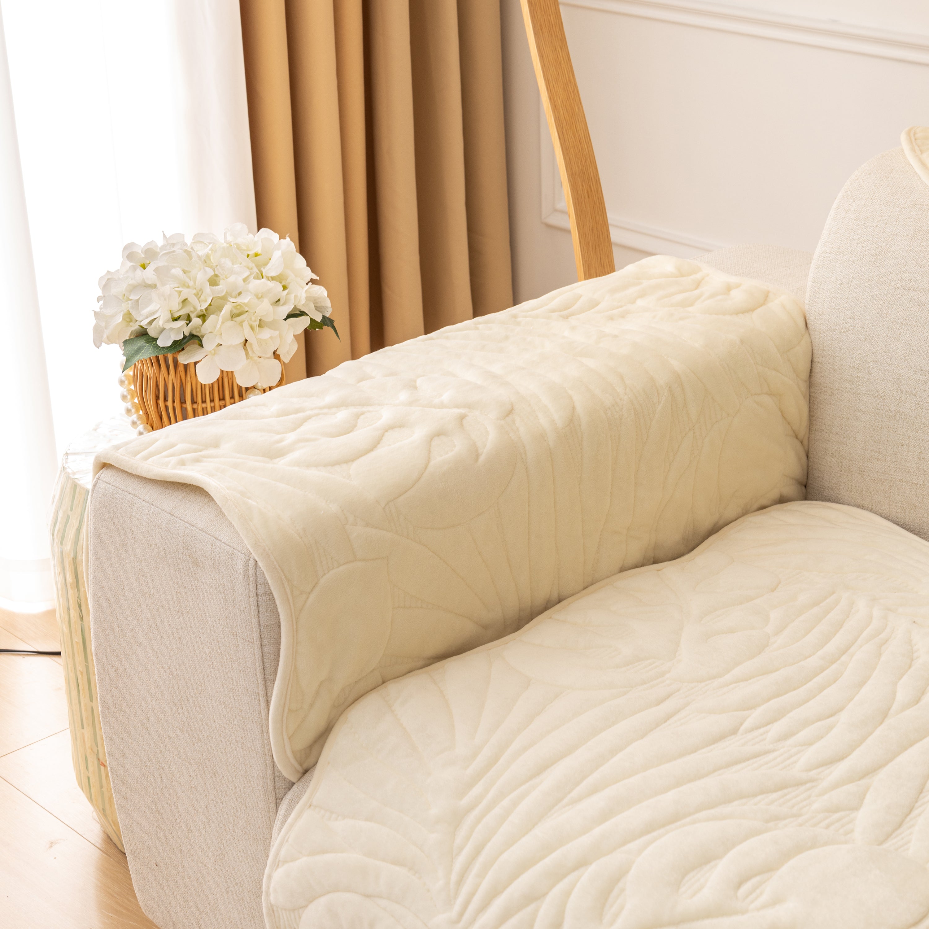 Soft Furry Velvet Plush Non-Slip Sofa Cover Quilted Palm Leaves Sectional Couch Cover for Kids and Pets