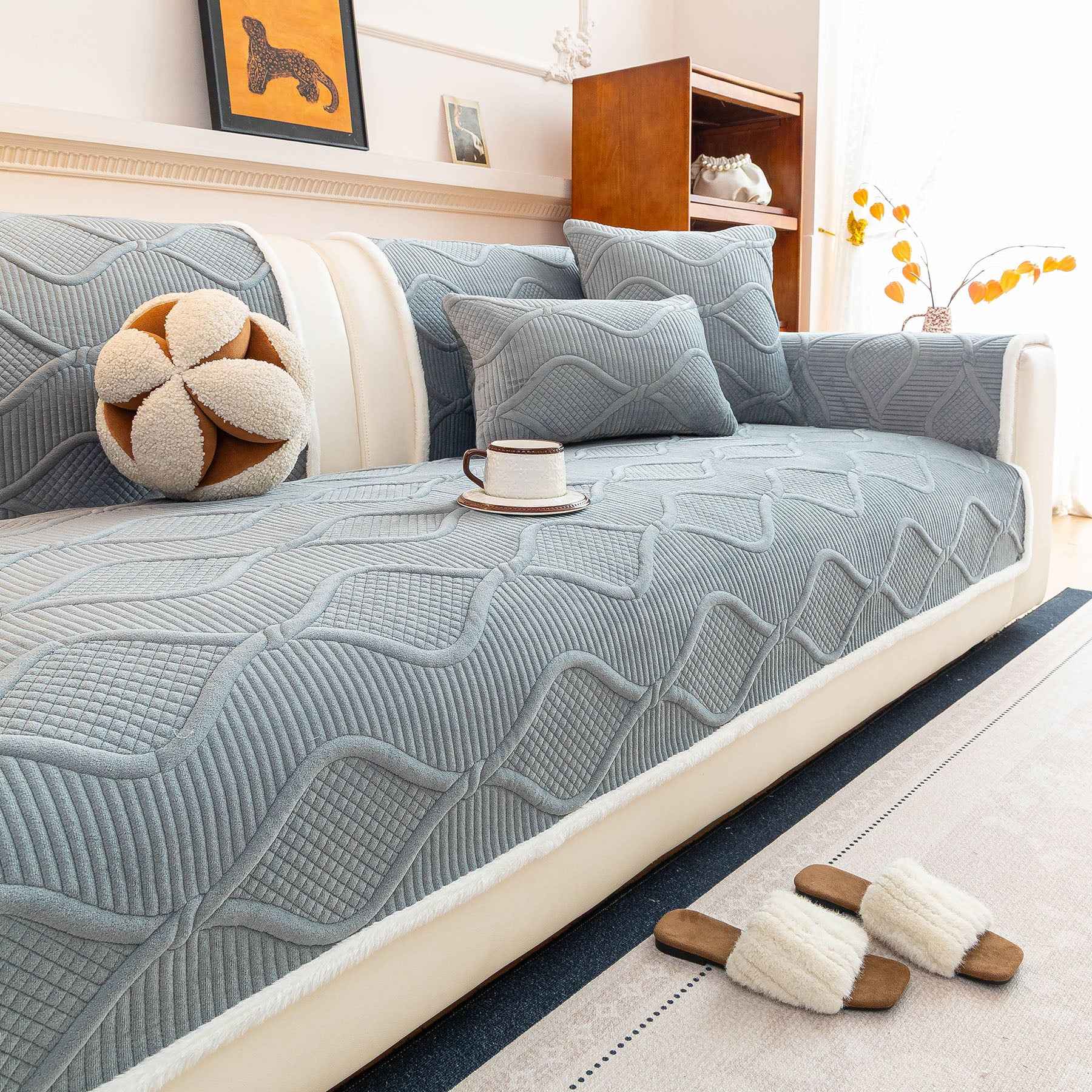 Thickened Crystal Velvet Sofa Cover, Non-Slip Quilted Couch Protector for Pets & Kids