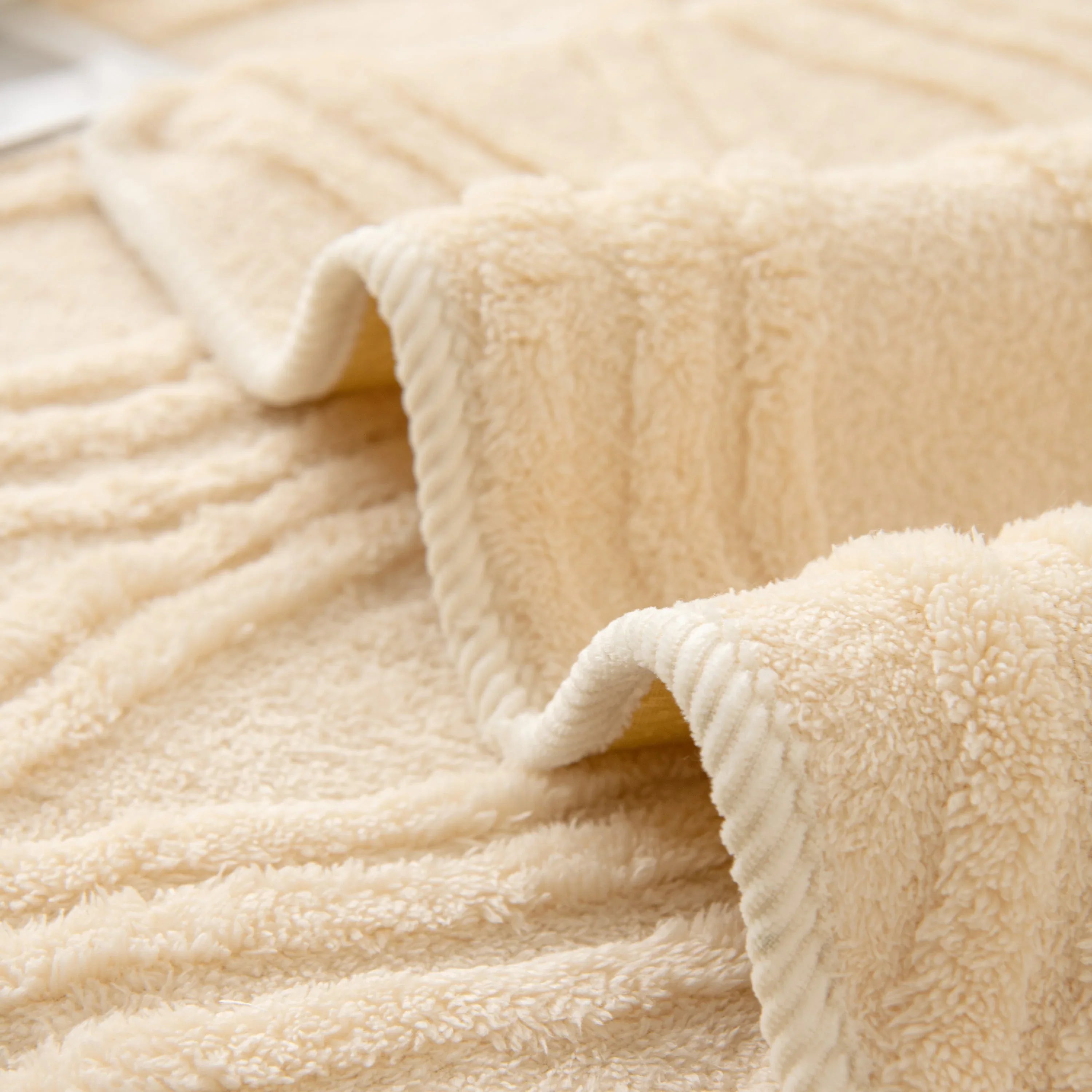 Winter Thickened Non-slip Blanket, Three-Dimensional Embossed Cotton Velvet Sofa Cover - TaroTextile